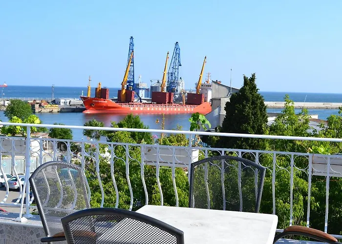 Family Magnolia Hotel 2*